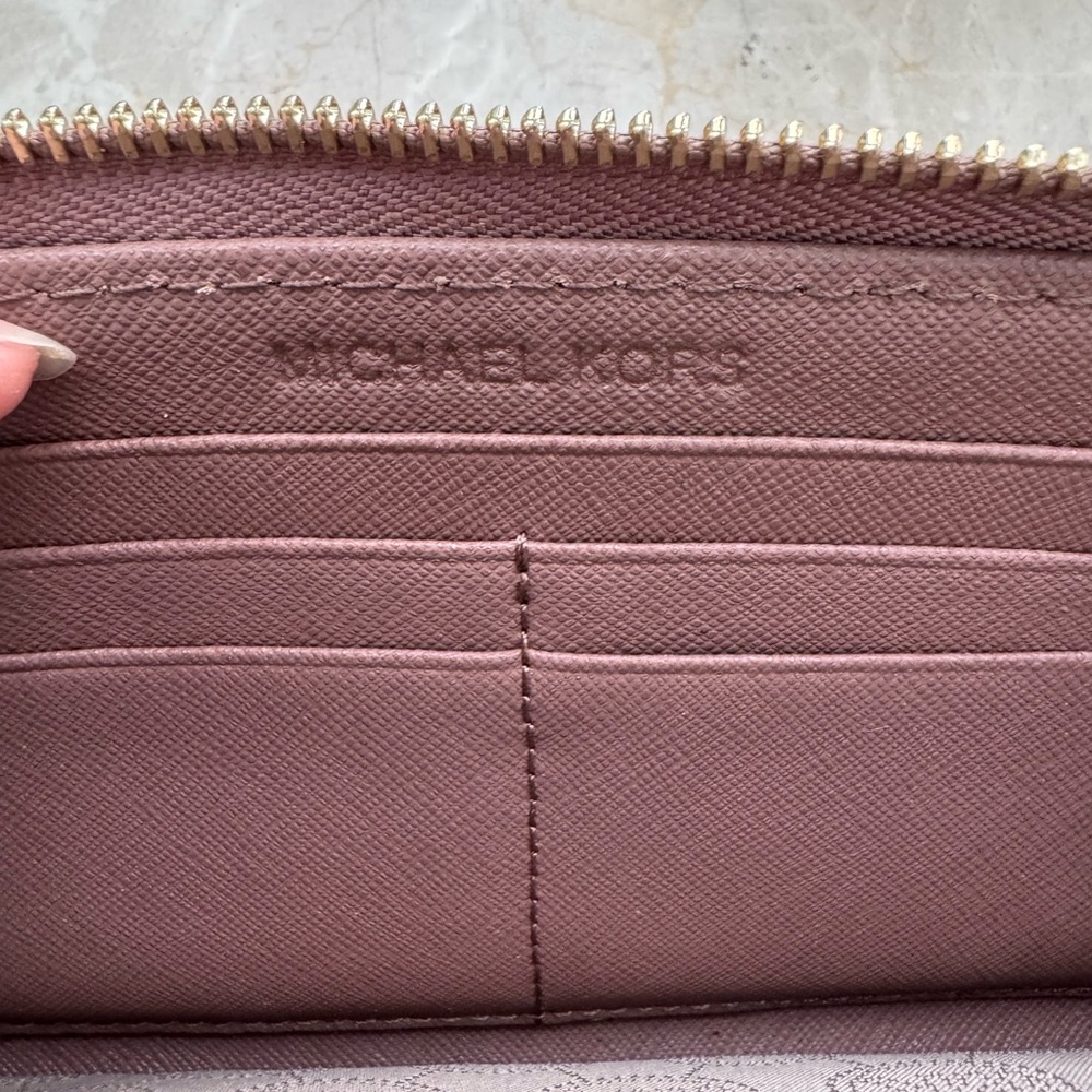 Michael Kors wallet - Picture 11 of 13